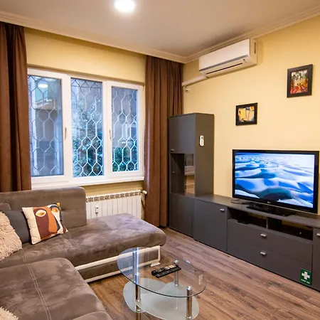 Apartment Comfort & Cozy In Center